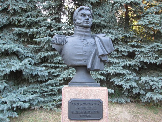 Памятник генералу Раевскому в Смоленске
