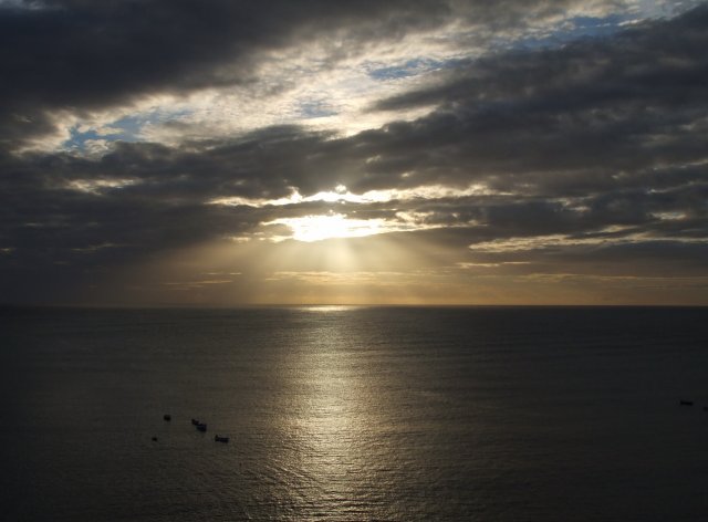Восход солнца над заливом Робин Гуд’с Бей