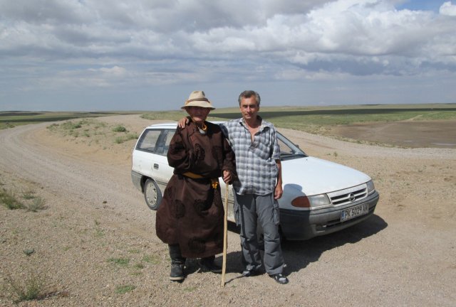 Встреча автора с пожилым монгольцем, одетым в традиционные одежды