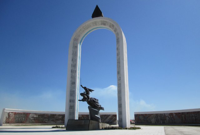 Мемориал в городе Чойбалсан, посвященный монгольским революционерам и героям войны