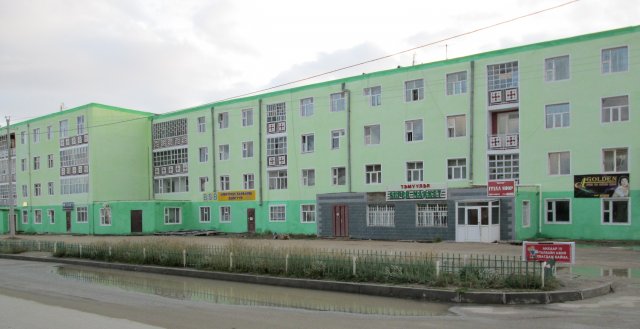 Многоквартирные дома в городе Алтай рано утром