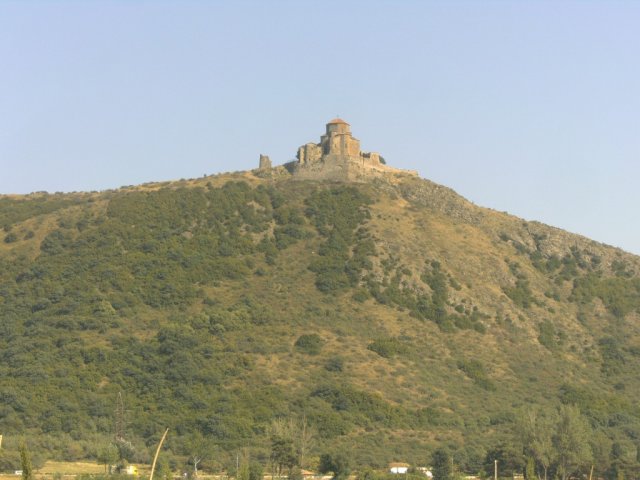 Джвари церковь 6-го века, расположенная на высоком холме над городом
