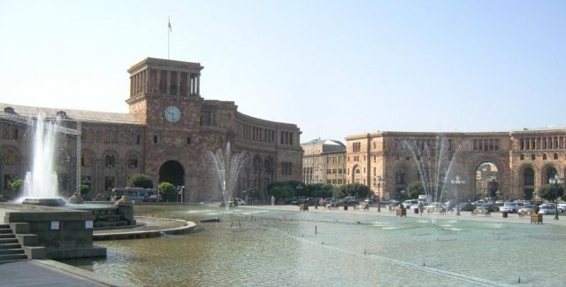 Центральная площадь Ханрапетутян Храпарак (Площадь Республики)