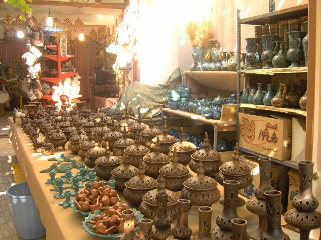 Сувениры из местной керамики