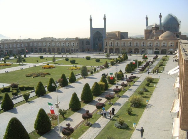 Мечеть имамов - вид издали