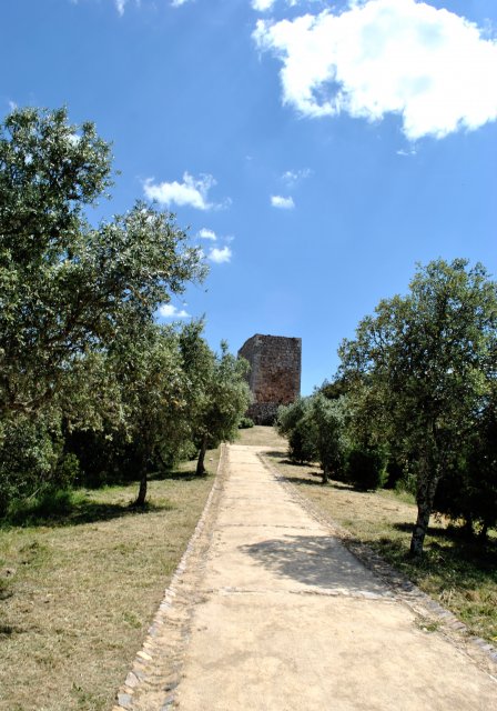 Сторожевая башня тамплиеров около города Вила Велья ди Родау.