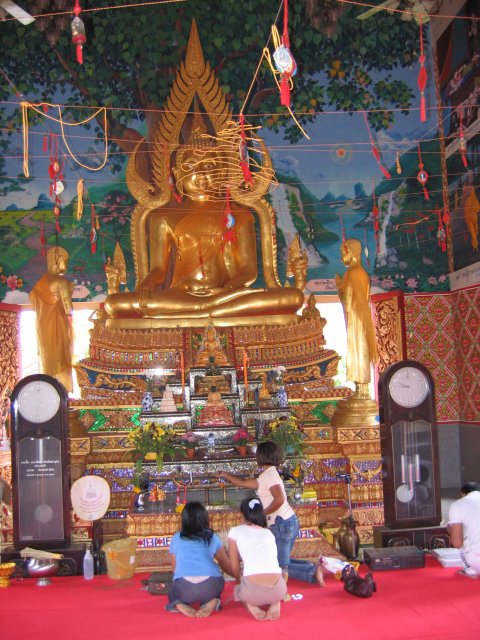 В тайском храме, Самуи