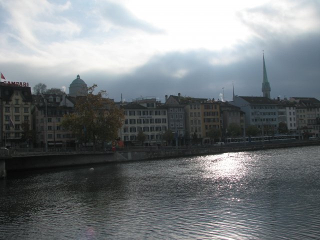 Вид на Цюрих с реки Лиммат
