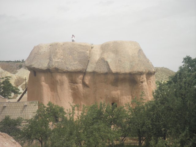 Один из храмов Каппадокии в сельской местности