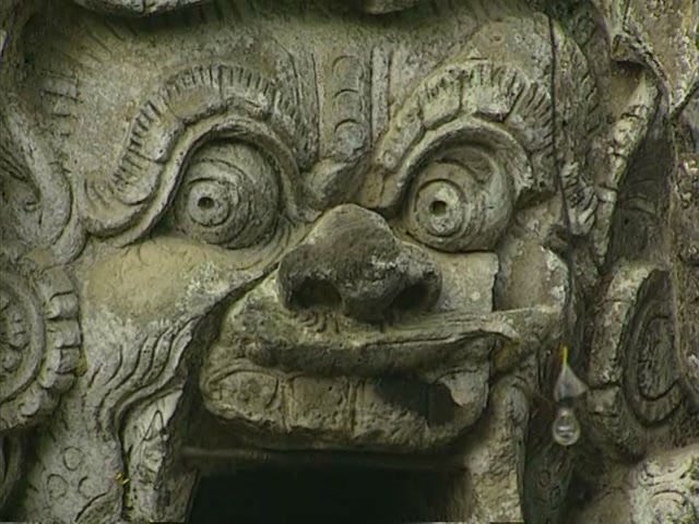 Пещера Гоа Гаджа, голова демона над входом, остров Бали