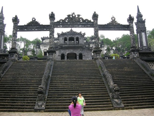 гробница императора Минь Манга