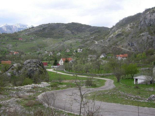 Васильева пещера, Черногория
