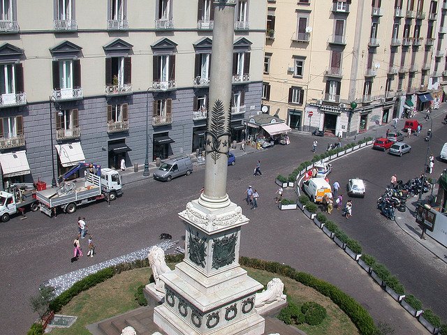 Площадь Мучеников, Неаполь, Италия