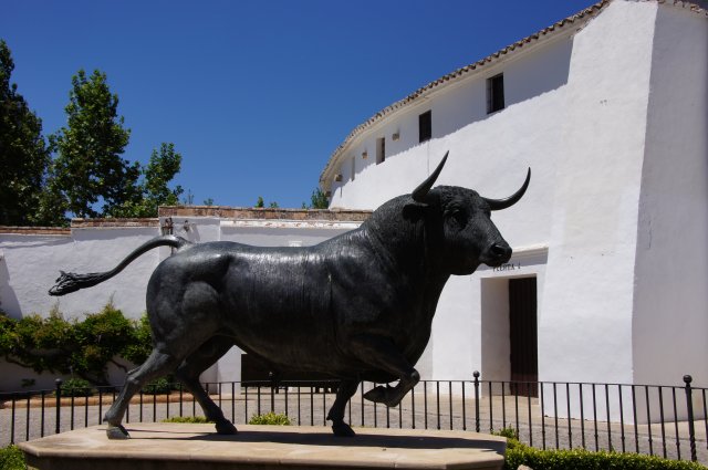 Памятник быку в Ронде, Испания