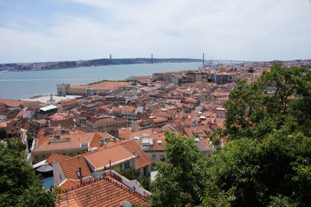 Вид на Лиссабон с Крепости Сан-Жоржи, Португалия