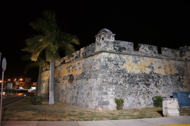 Крепостная стена в Кампече, Мексика