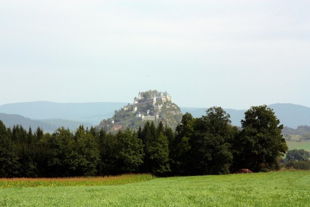 Замок Хохостервиц, Австрия