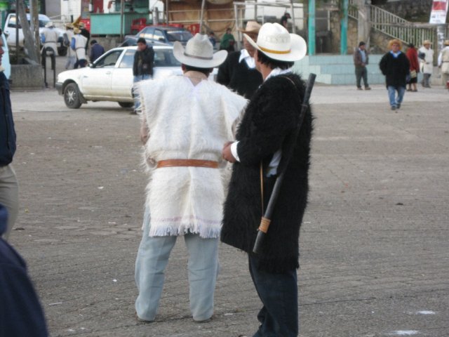 Жители Чамулы, деревня индейцев Майя, Мексика