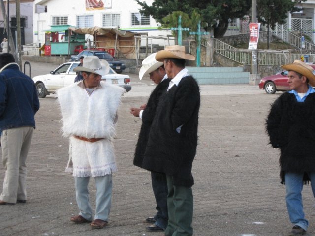 Жители Чамулы, деревня индейцев Майя, Мексика
