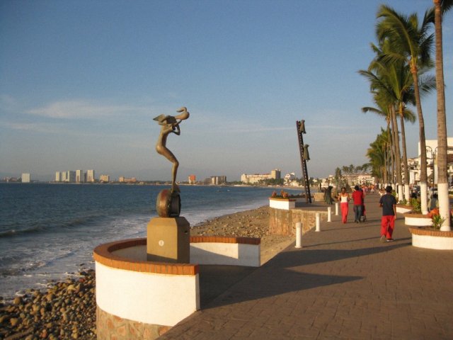 Набережная пляжа Лос-Муэртос, Пуэрто-Вальярте, Мексика