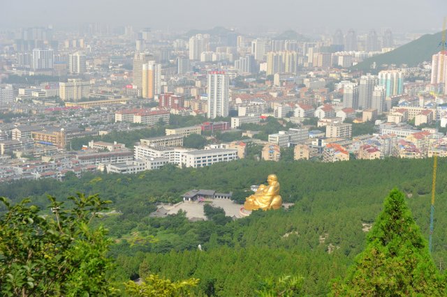 Вид на город Цзинань с горы, Китай