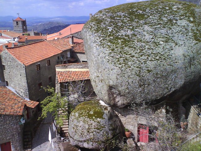 Монсанто – португальская деревня из камня