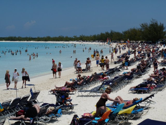 пляж острова Half Moon Cay, Багамы