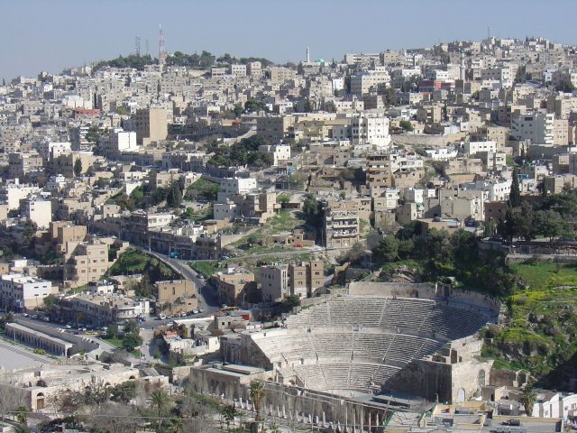 Вид с Цитадели на Амман и римский амфитеатр