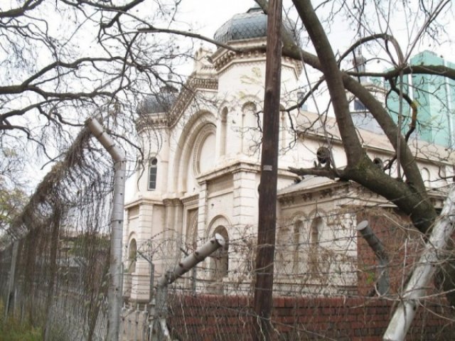 Церквушка за колючкой