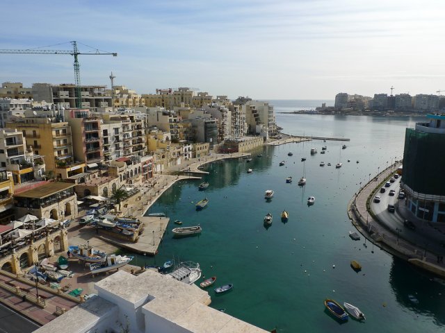 Бухта Спинола (Spinola Bay), Сент Джулианс, Мальта