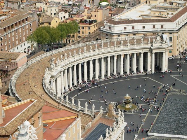 Вид на Ватикан с Собора Святого Петра