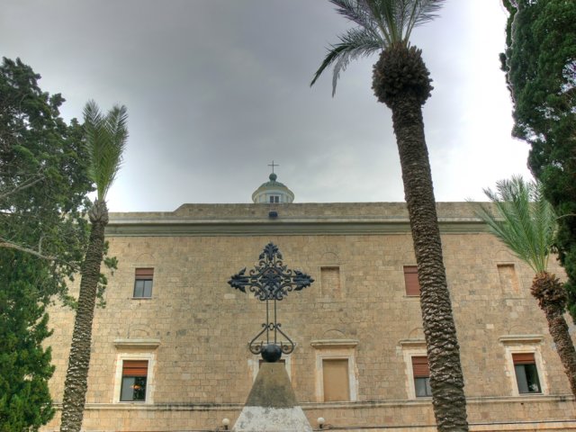 Маяк Стела Марис и монастырь кармелиток, Хайфа