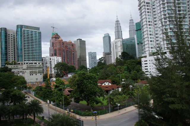Вид с балкончика номера отеля Royal Chulan 5*, Куала-Лумпур