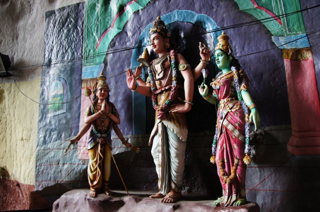 Индуистские божестваа в Пещерах Бату, Куала-Лумпур
