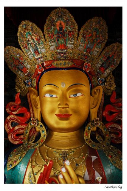 Статуя Будды в монастыре Тикси, Индия