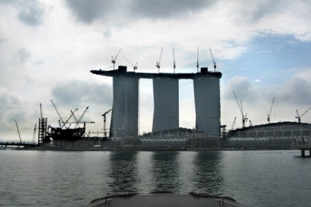 "Небесный парк": три башни шикарного отеля Marina Bay Sands, Сингапур