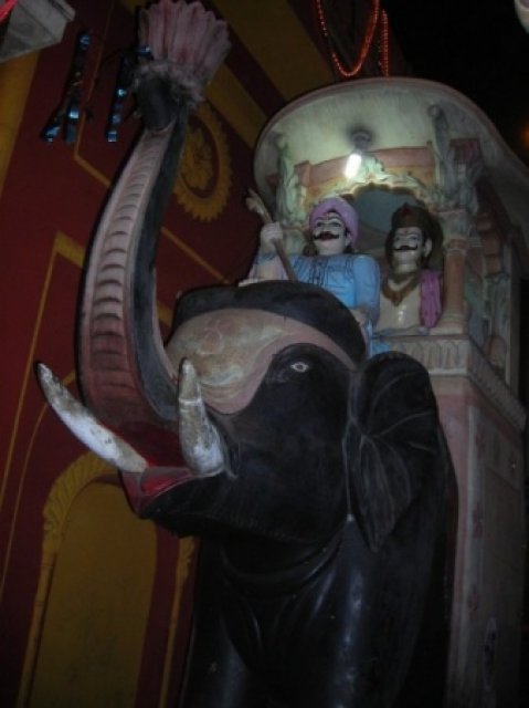 Вход в молитвенный дом Дели, Индия