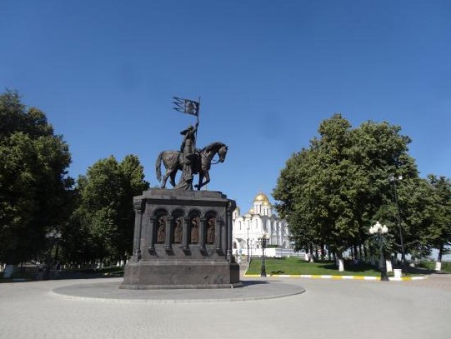 Памятник князю Владимиру и святителю Фёдору