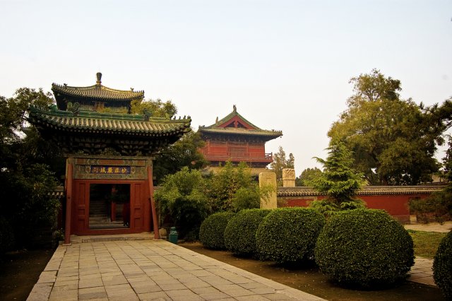 Вход в храм, город Шицзячжуан, Китай