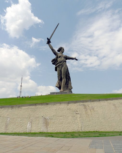 Скульптура «Родина-мать зовёт!» в Волгограде, Россия