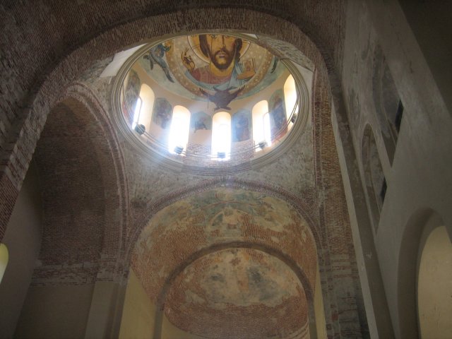 Храм в центре Пицунды, Абхазия
