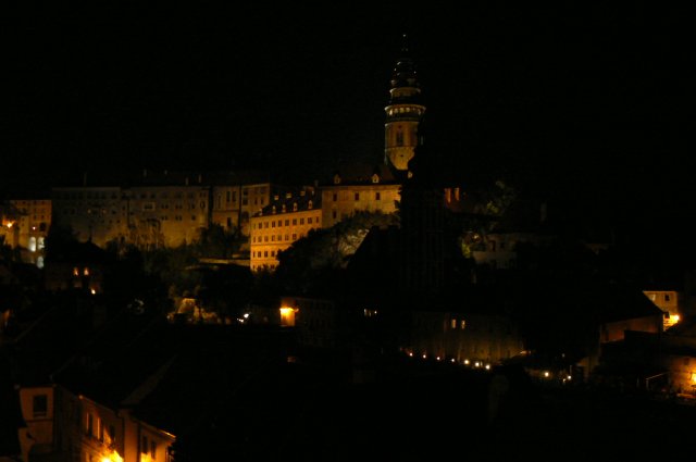 Вид на замок ночью