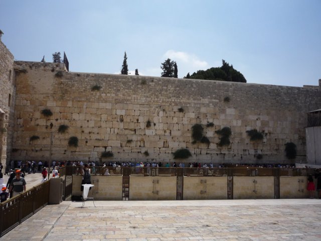 Стена Плача - основная святыня для иудеев