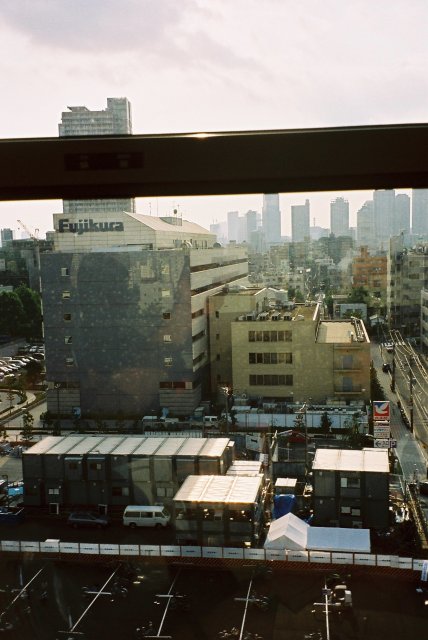 Улица Токио из окна машины