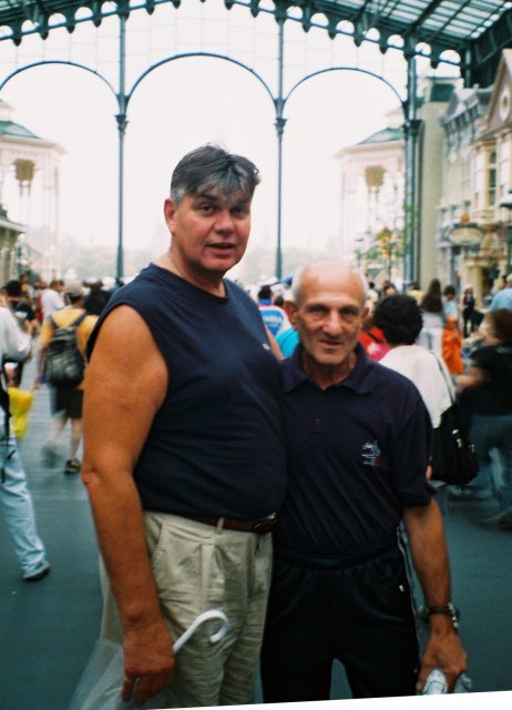 Николай Ващилин и Анатолий Рахлин в токийском Диснейлэнде. 2002