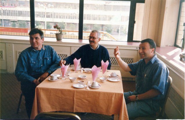 Николай Ващилин,Никита Михалков и Леонид Верещагин на кофе-брейк во время съёмок "Урга".1990