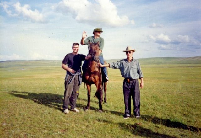 Николай Ващилин,Никита Михалков и Степан Михалков на сопке Манчжурии .1990