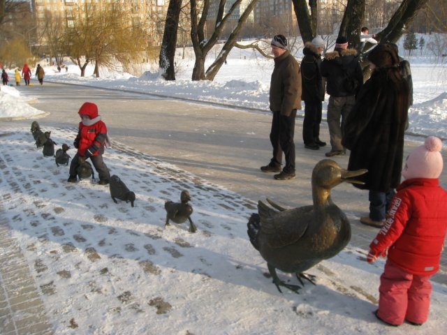 "Дорогу утятам!"- подарок Барбары Буш детям Москвы.