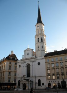 Вена Михаэлеркирхе (Michaelerkirche) - церковь Святого Михаила