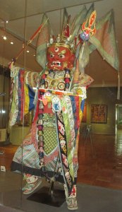 Шаман – экспонат в Музее изобразительных искусств в Улан-Баторе